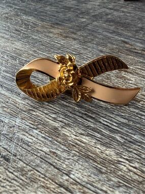 Vintage Avon Gold Tone Ribbon Floral Brooch